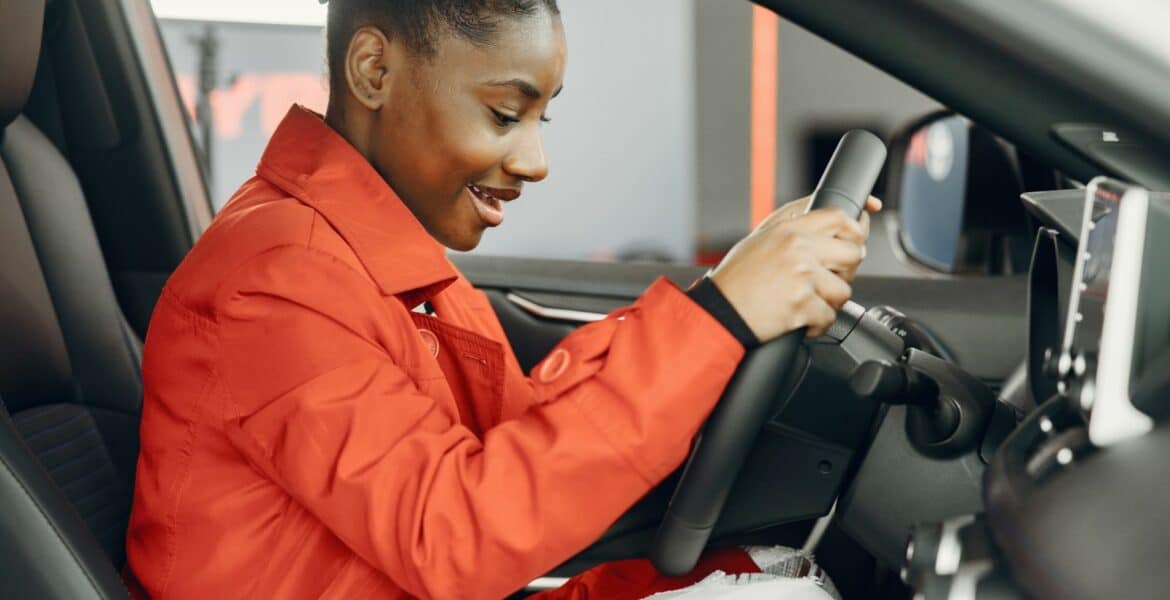 Assurance jeune conducteur : comprendre la surprime et 4 leviers pour payer moins cher